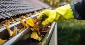 Rimozione del muschio dai tetti a Giugliano in Campania 80014 e manutenzione delle grondaie